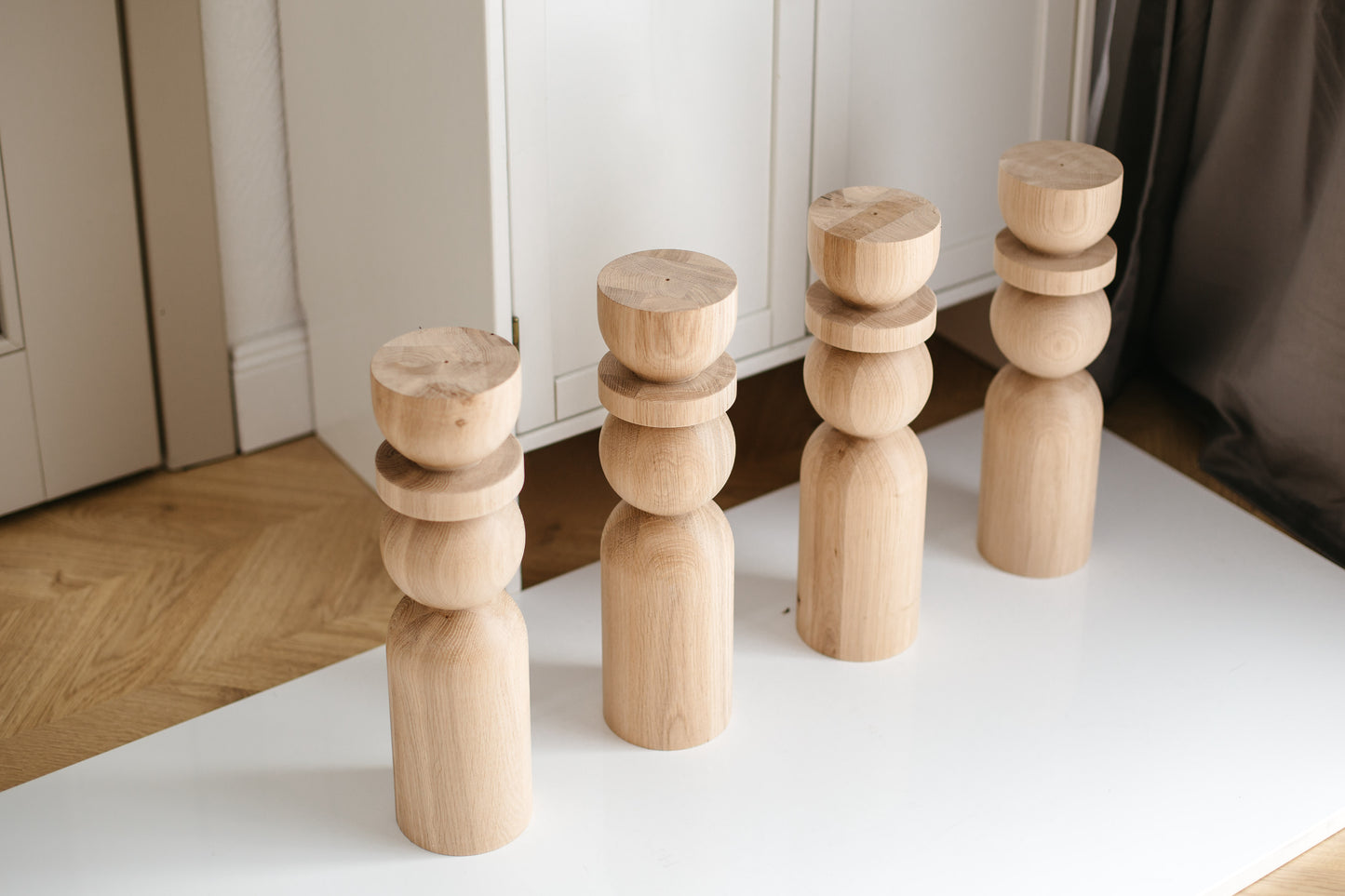 Pieds de table basse en bois naturel avec détail sphérique – Faits à la main, lot de 4, H380 mm