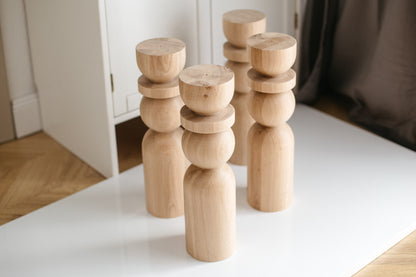 Pied de table basse en bois naturel avec détail sphérique – Design fait main, H380 mm
