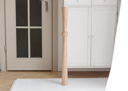 Pied de table et de bar en bois avec sphère centrale – Design tourné, H870 mm
