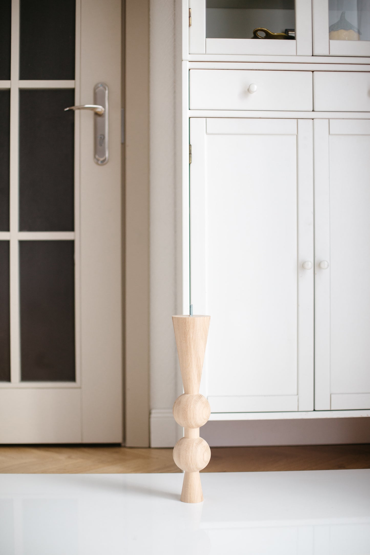 Pied de Table Basse en Bois Naturel avec Double Sphère Supérieure – Design Fait Main, H400 mm