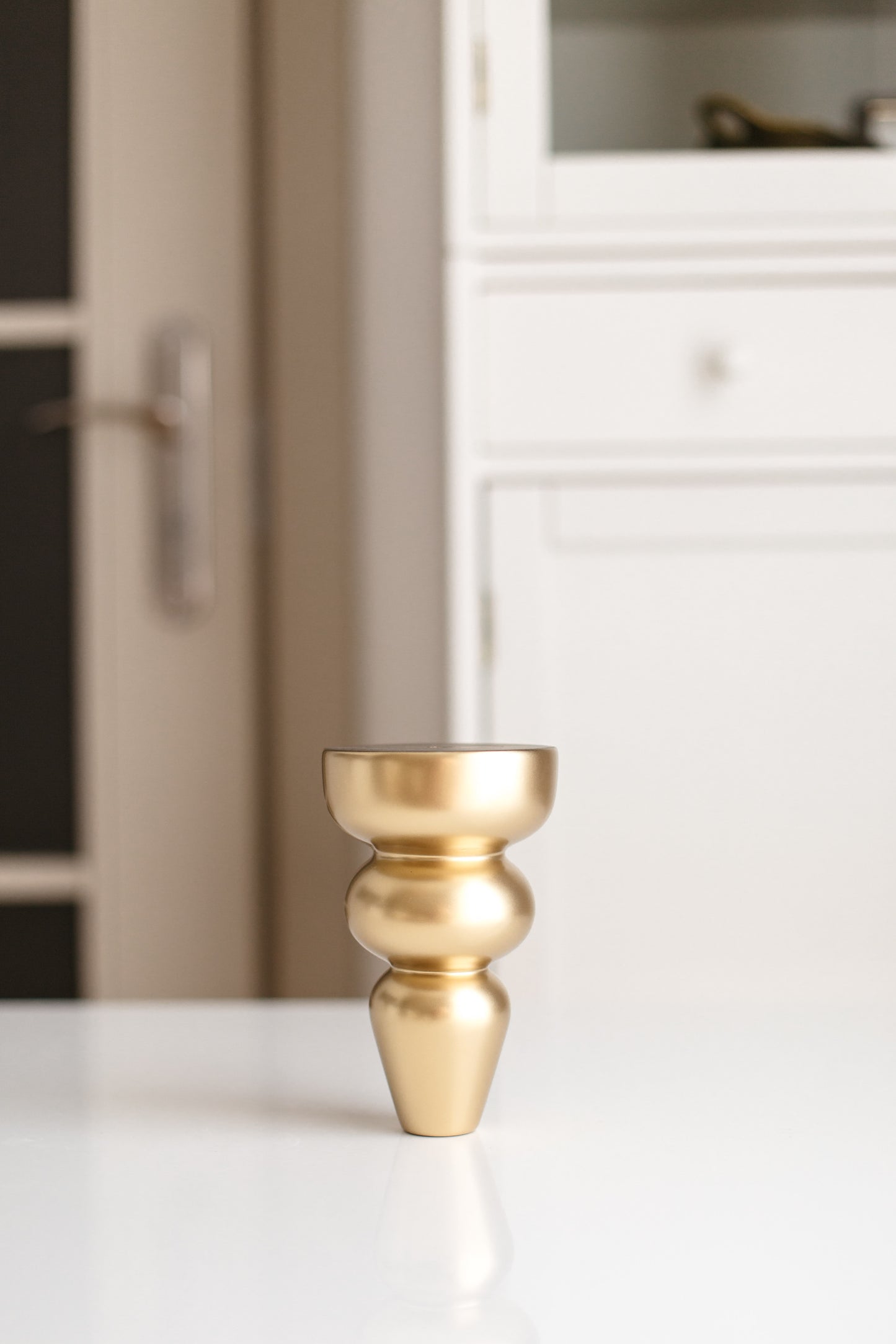 Pied de meuble en bois de bouleau – Finition dorée mate (IGM), H155 mm
