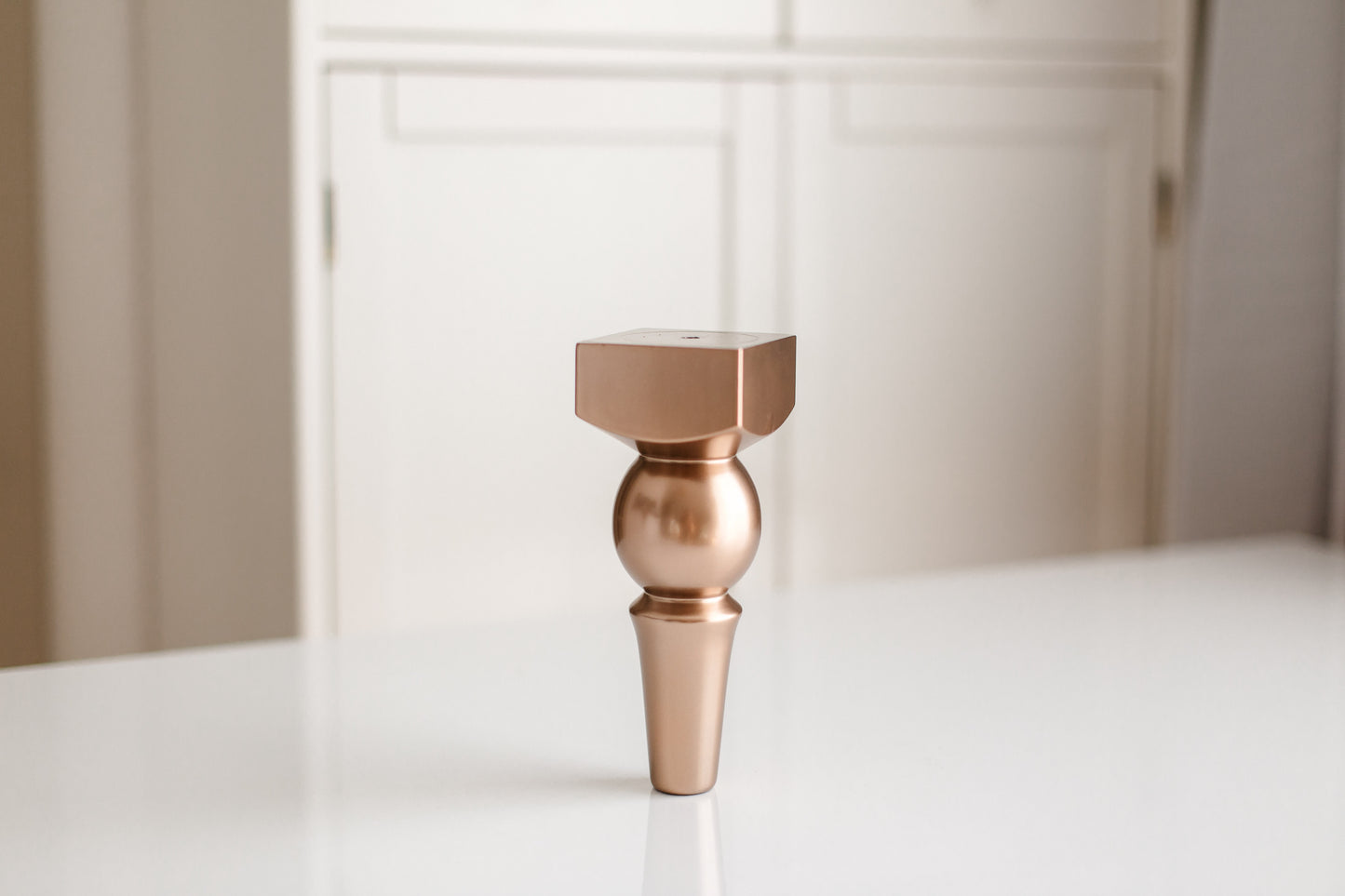 Pied de meuble en bois de bouleau – Finition bronze brillant (VBG), H180 mm