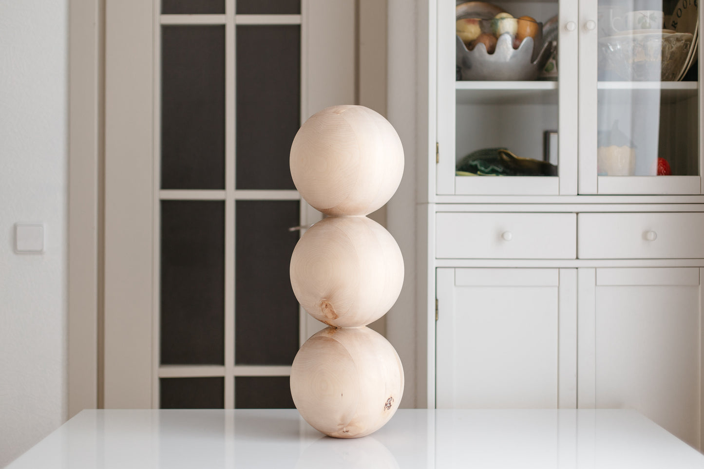 Pied de table en bois et de table basse avec détail triple sphère – Design fait main, H612 mm
