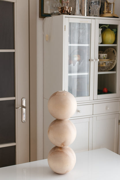 Pied de table en bois et de table basse avec détail triple sphère – Design fait main, H612 mm