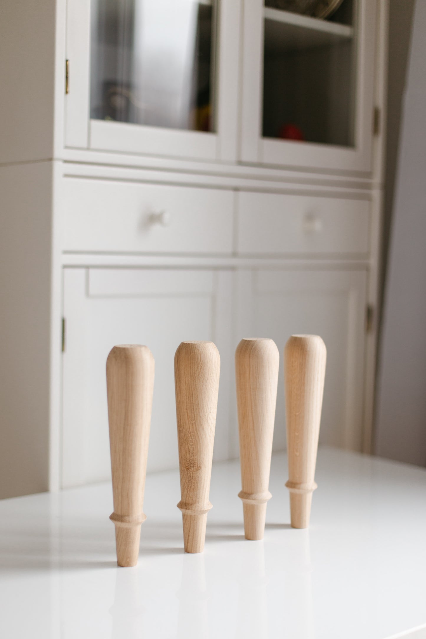 Pieds de meuble en bois – Design classique, faits à la main, H225 mm