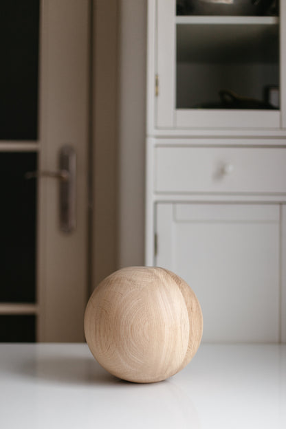 Pied de meuble tourné en bois avec détail sphérique – Fait main, H200 mm