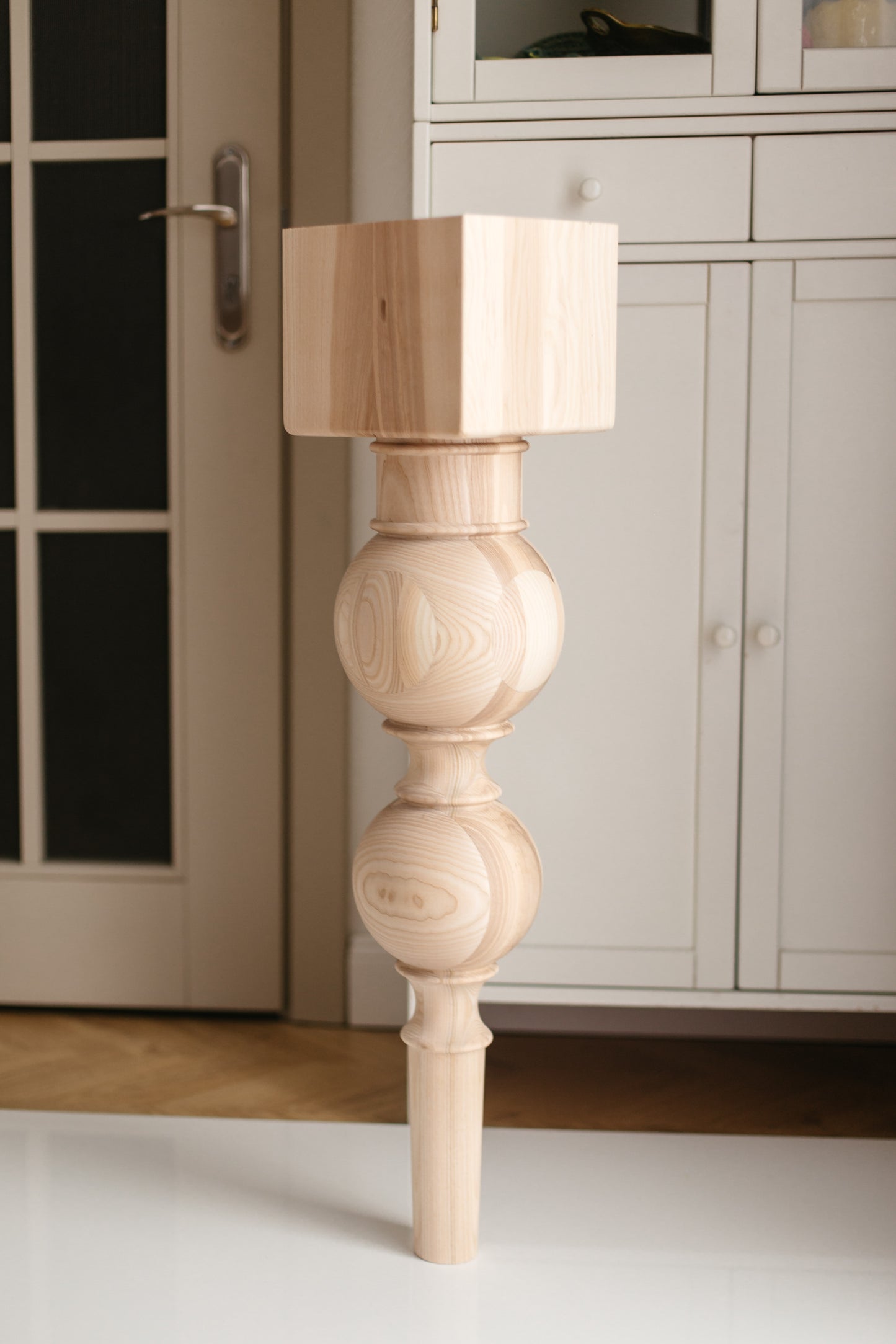 Pied de support pour bar et table de petit-déjeuner en bois – Base de meuble faite à la main, H890 mm