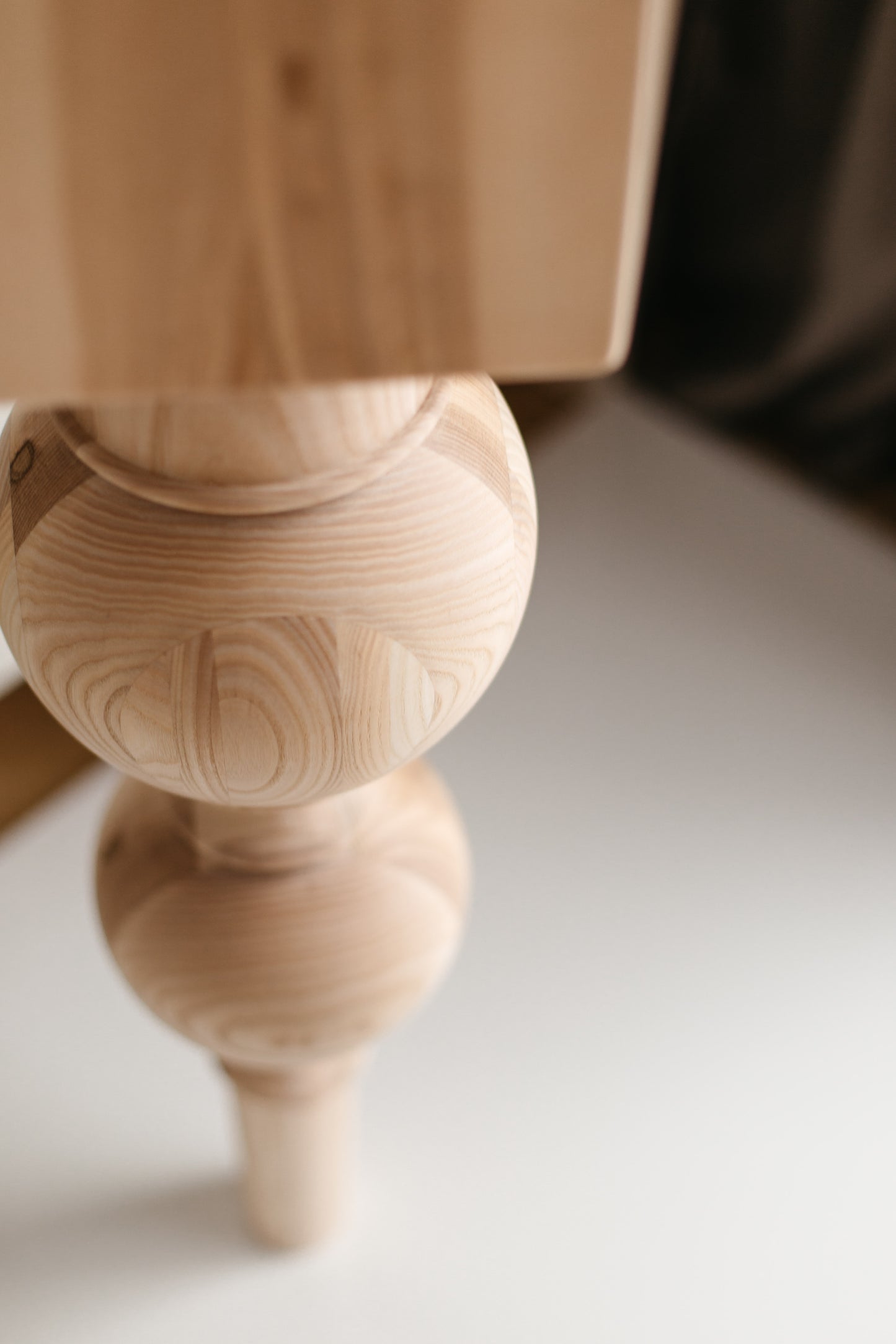 Pied de support pour bar et table de petit-déjeuner en bois – Base de meuble faite à la main, H890 mm