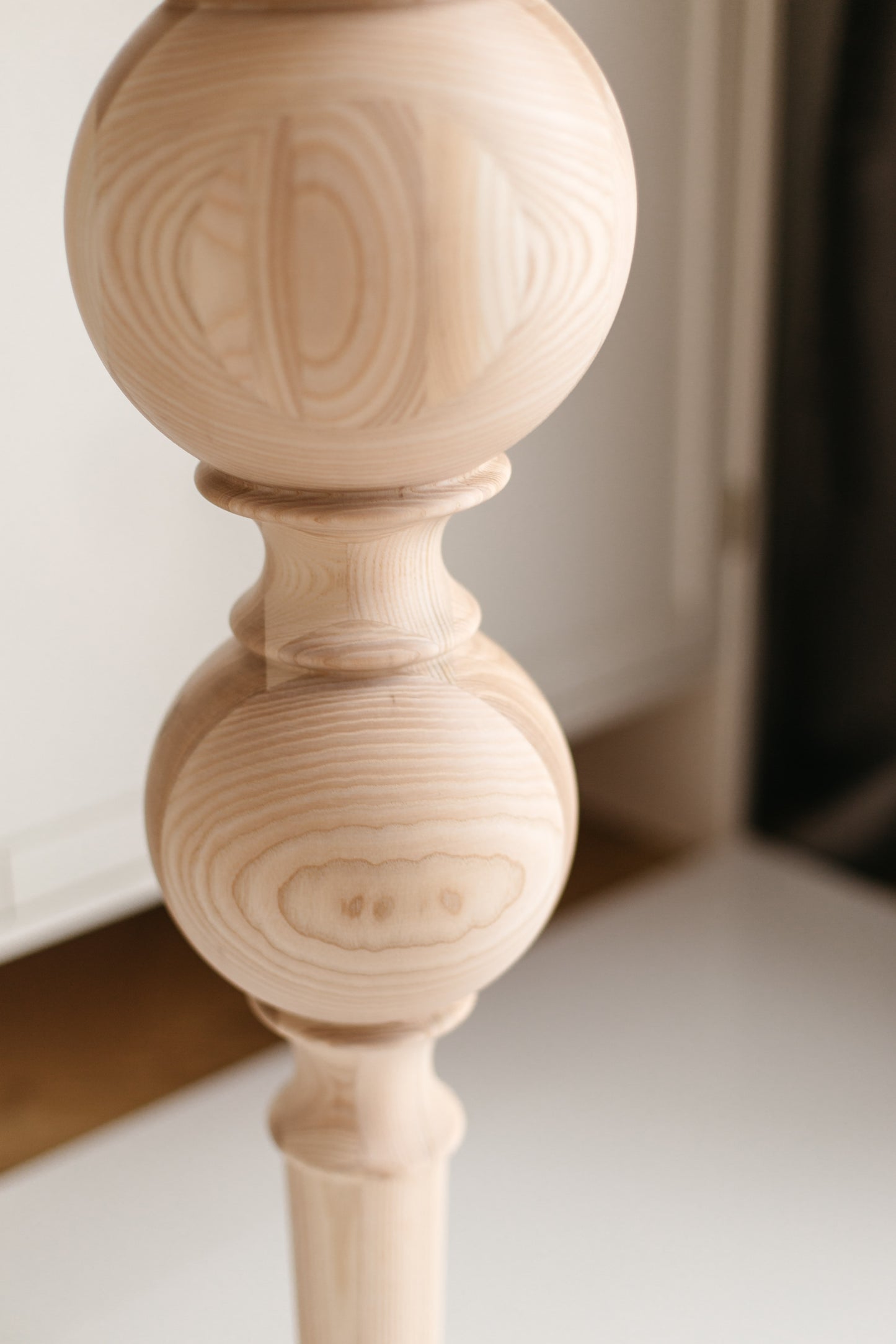 Pied de support pour bar et table de petit-déjeuner en bois – Base de meuble faite à la main, H890 mm