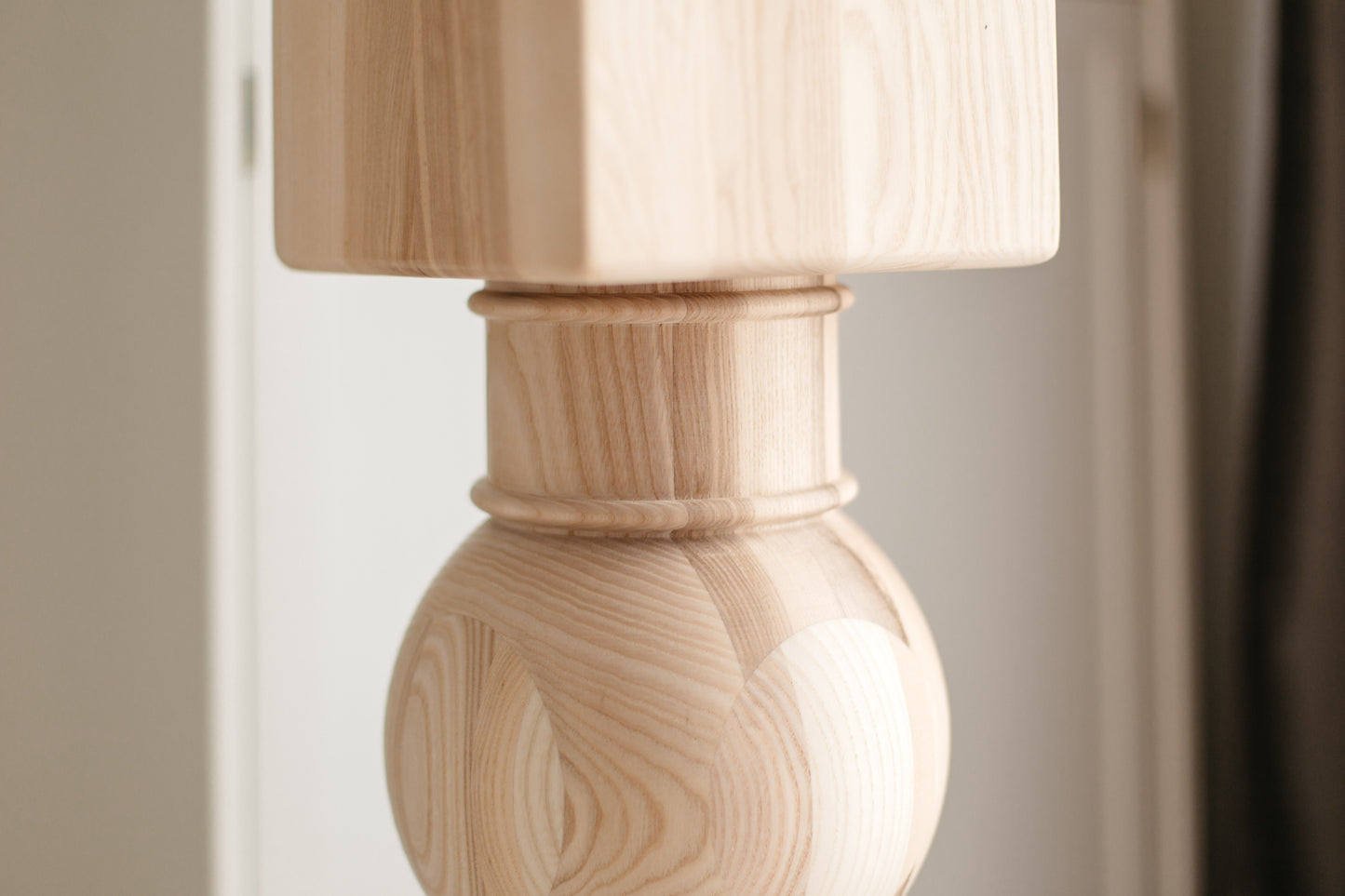 Pied de support pour bar et table de petit-déjeuner en bois – Base de meuble faite à la main, H890 mm
