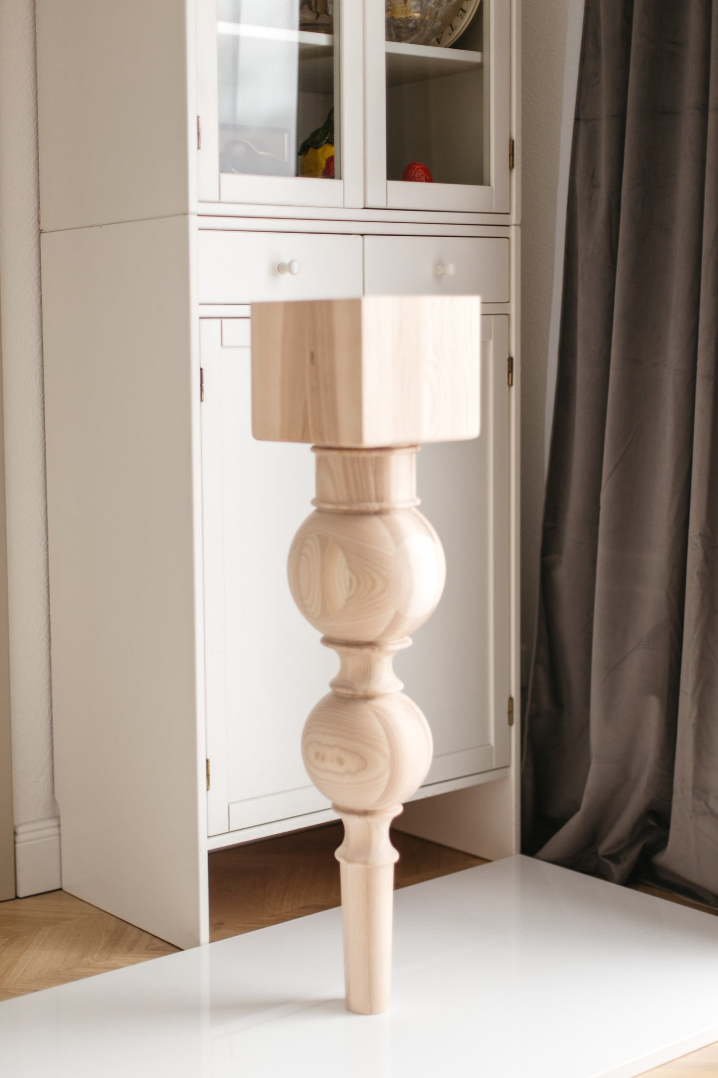 Pied de support pour bar et table de petit-déjeuner en bois – Base de meuble faite à la main, H890 mm