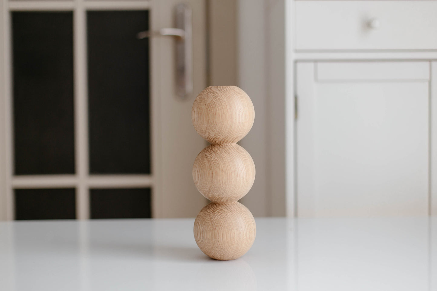 Pied de meuble en bois tourné à détail triple sphère – Fait main, H244 mm