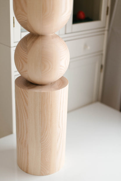 Pied de table en bois et d'îlot de cuisine avec sphère centrale – Design fait main, H902 mm