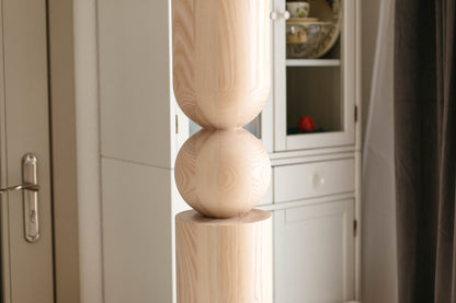 Pied de table en bois et d'îlot de cuisine avec sphère centrale – Design fait main, H902 mm