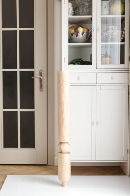 Pied de table tourné en bois – Sphère arrondie, 1000 mm