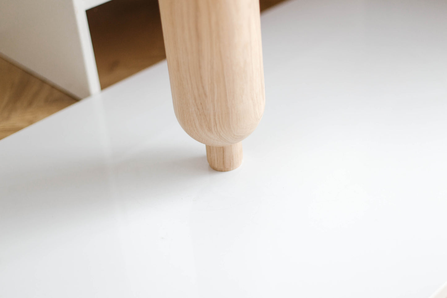 Pied de table tourné en bois – Sphère arrondie, 1000 mm