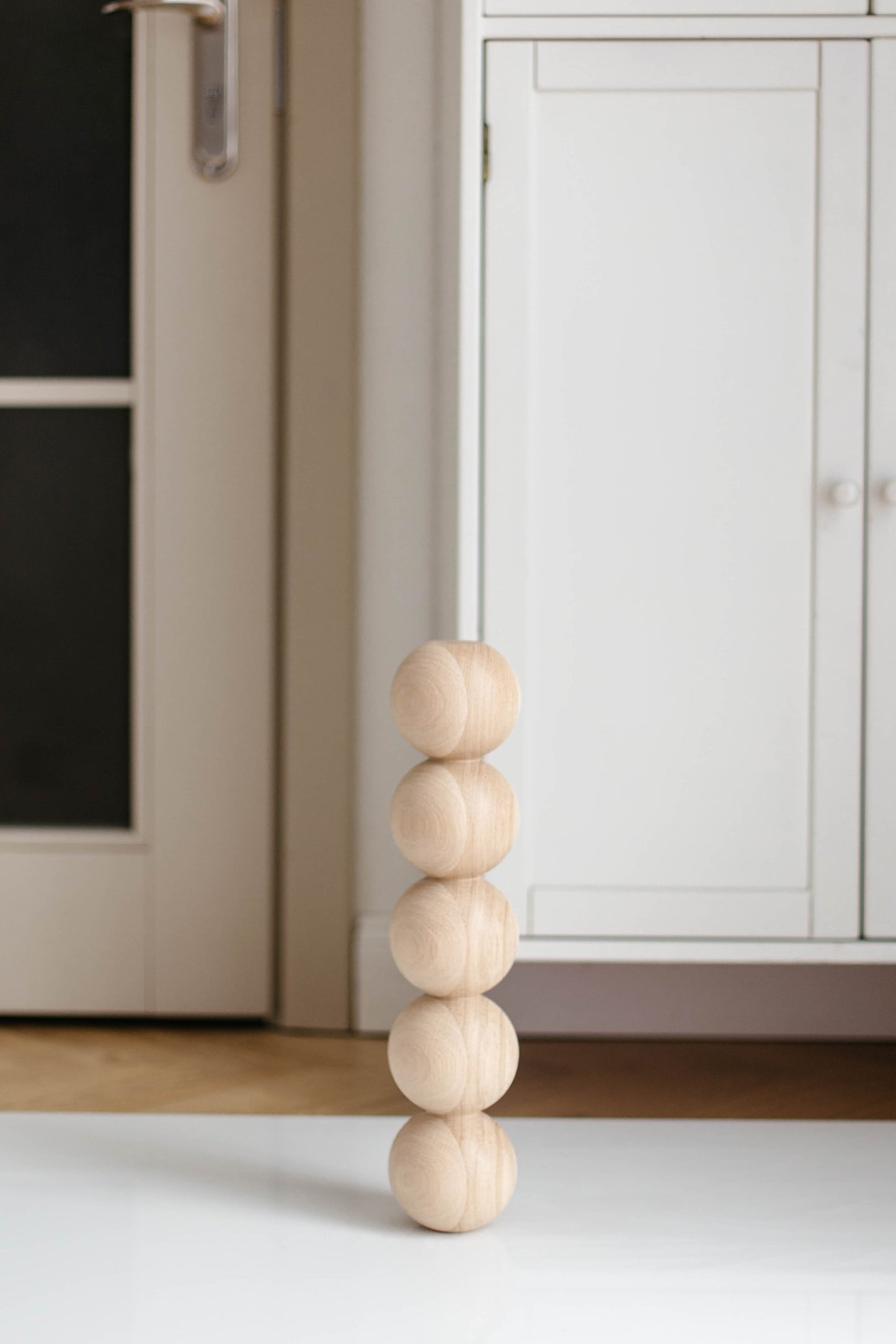 Pied de table en bois – Design tourné cinq sphères, 409 mm