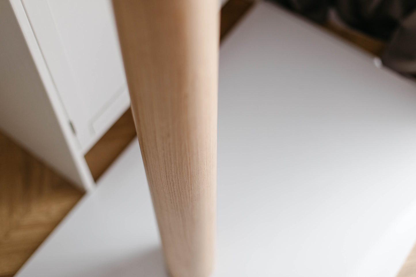 Pied de meuble rond en bois – Pied droit de table et de bar, H730 mm