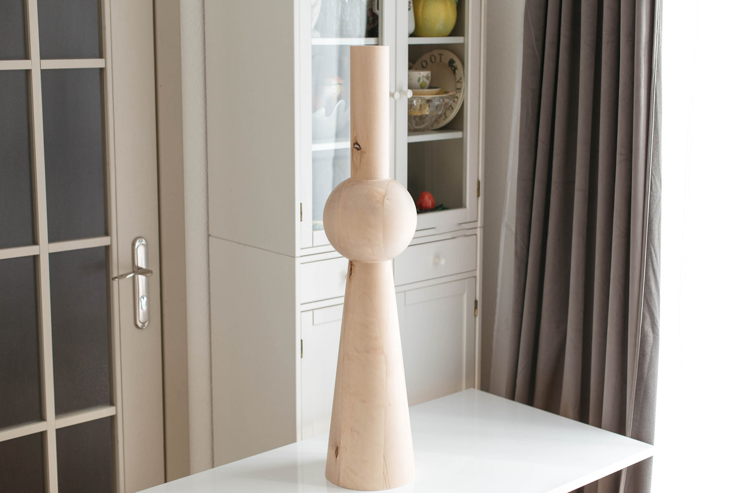 Pied de table en bois et d'îlot de cuisine avec sphère centrale – Fait main, H943 mm