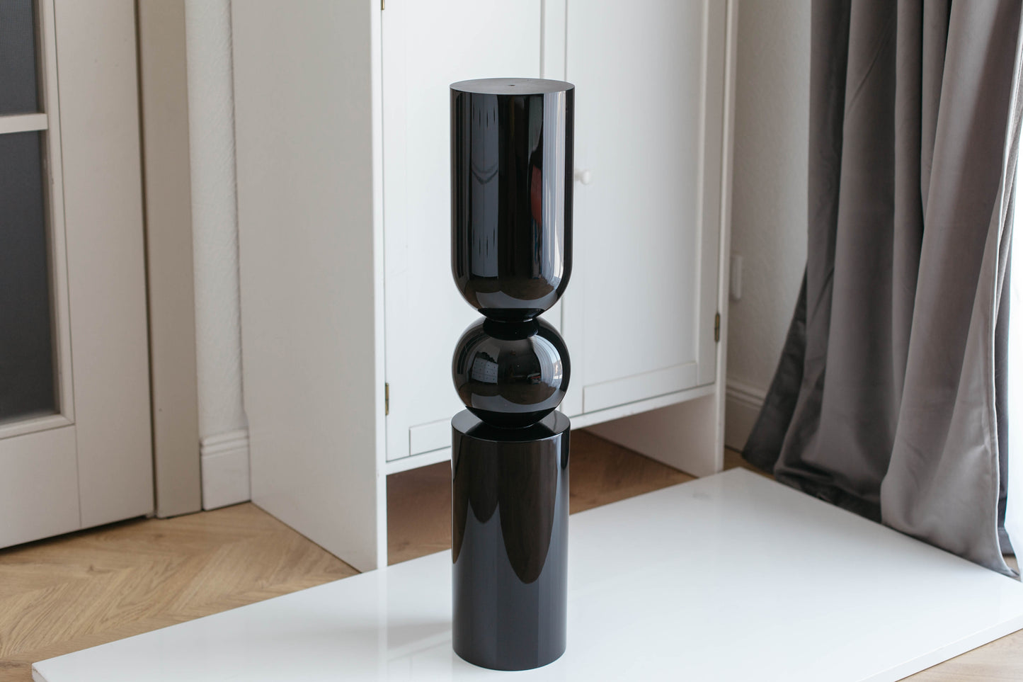 Pied de meuble en bouleau noir laqué brillant pour îlot de cuisine – RAL9005, H690 mm