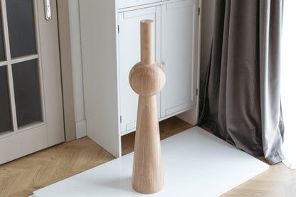 Pied de meuble conique en bois avec détail sphérique – Design tourné, H900 mm