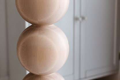 Pied de Meuble en Bois avec Quatre Détails Sphériques – Design Tourné, H770 mm
