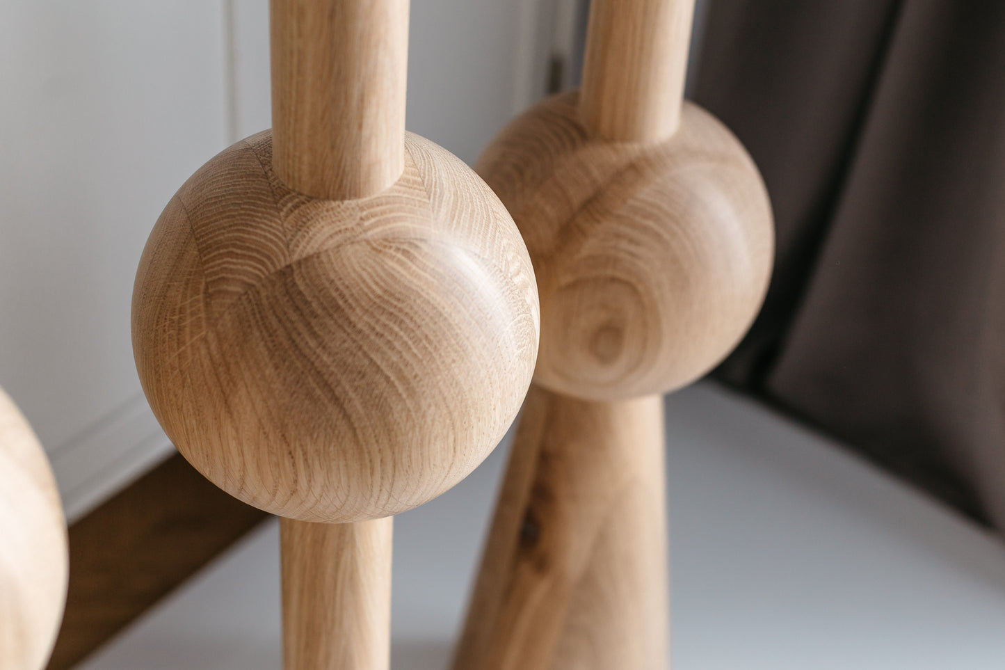 Tapered Wooden Furniture Leg with Sphere Detail – Lathe-Turned Design, H710 mm