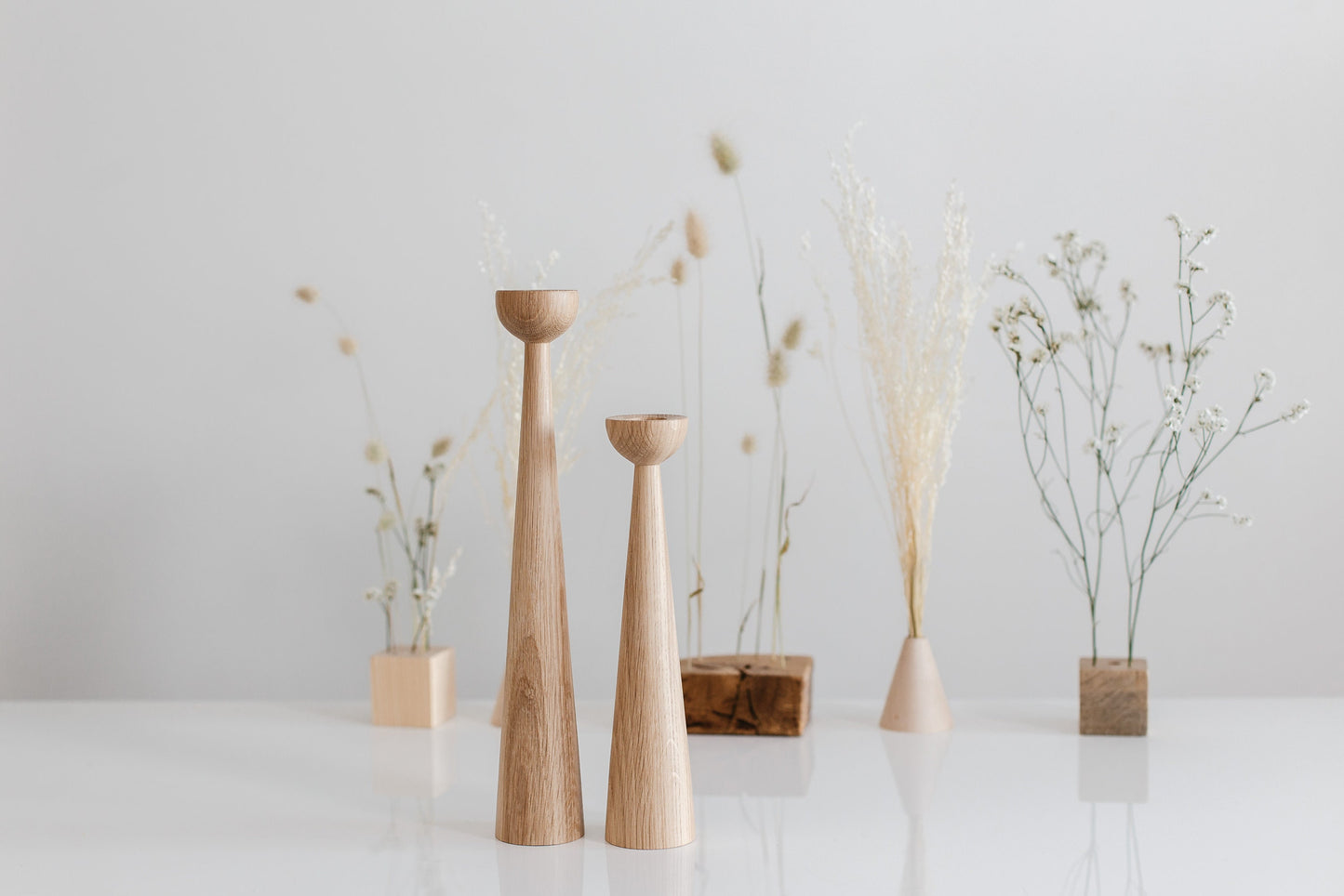 Lot de 2 chandeliers longs tournés à la main en bois – Design élégant en chêne