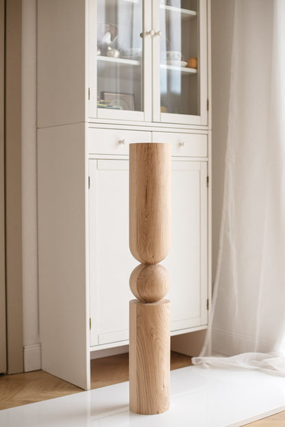 Pied de table et de bar en bois avec sphère centrale – Design tourné, H900 mm