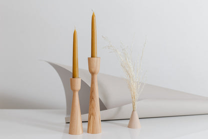 Lot de 2 bougeoirs coniques en bois tournés à la main – Design chêne classique