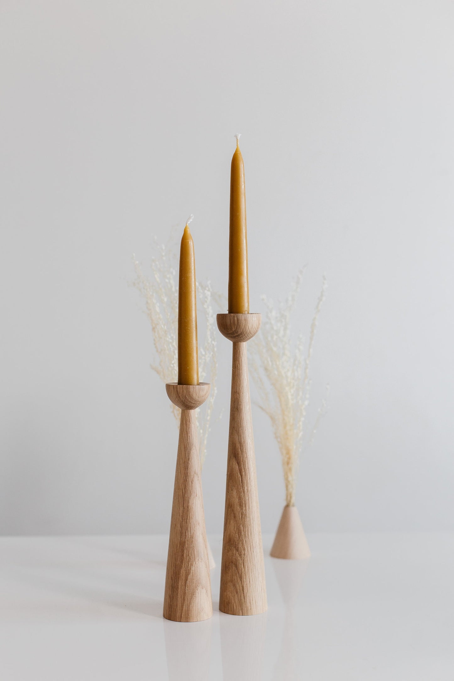 Lot de 2 chandeliers longs tournés à la main en bois – Design élégant en chêne