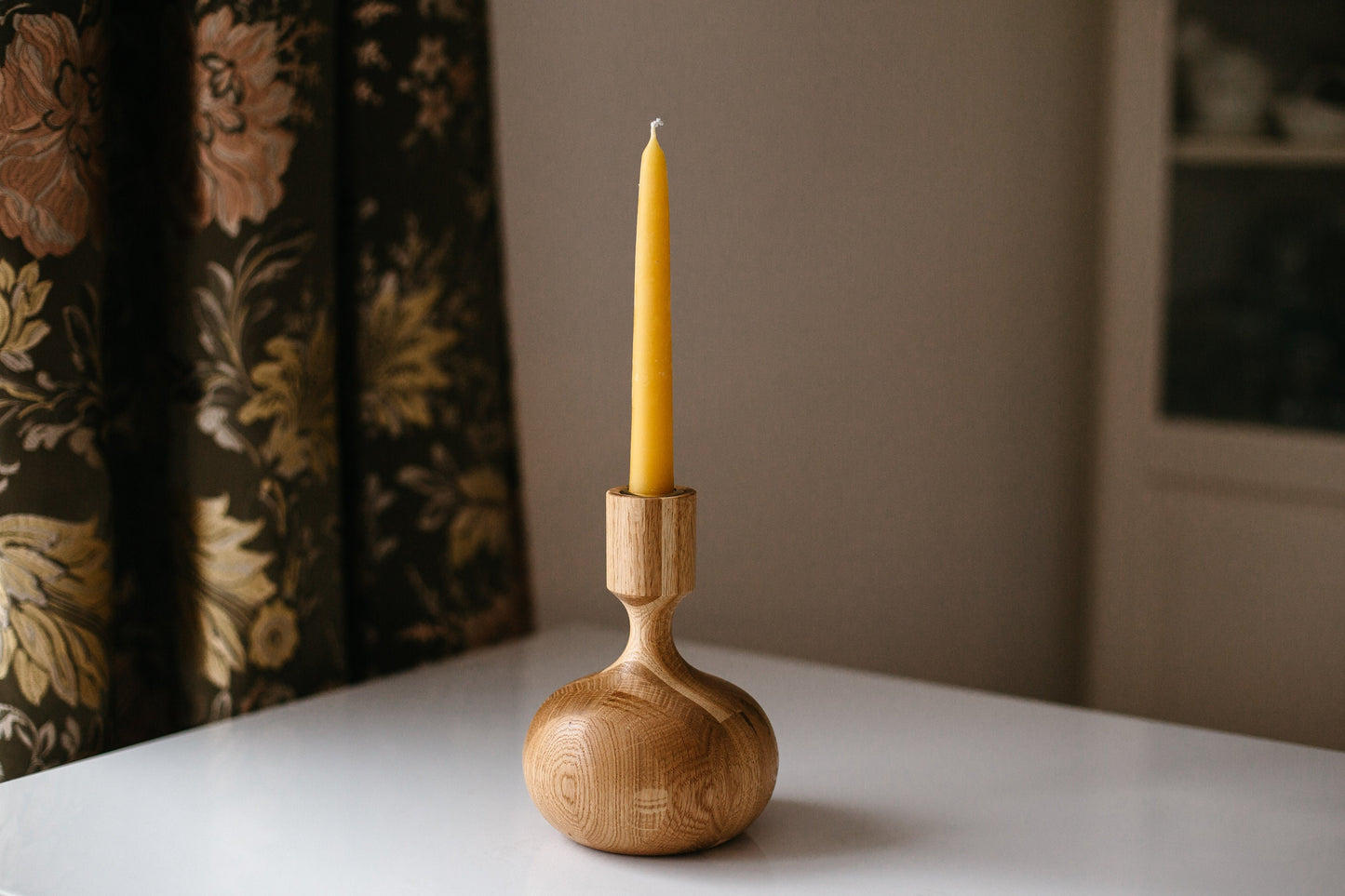 Lot de 2 bougeoirs coniques en bois tourné à la main – Style Reine, Chêne