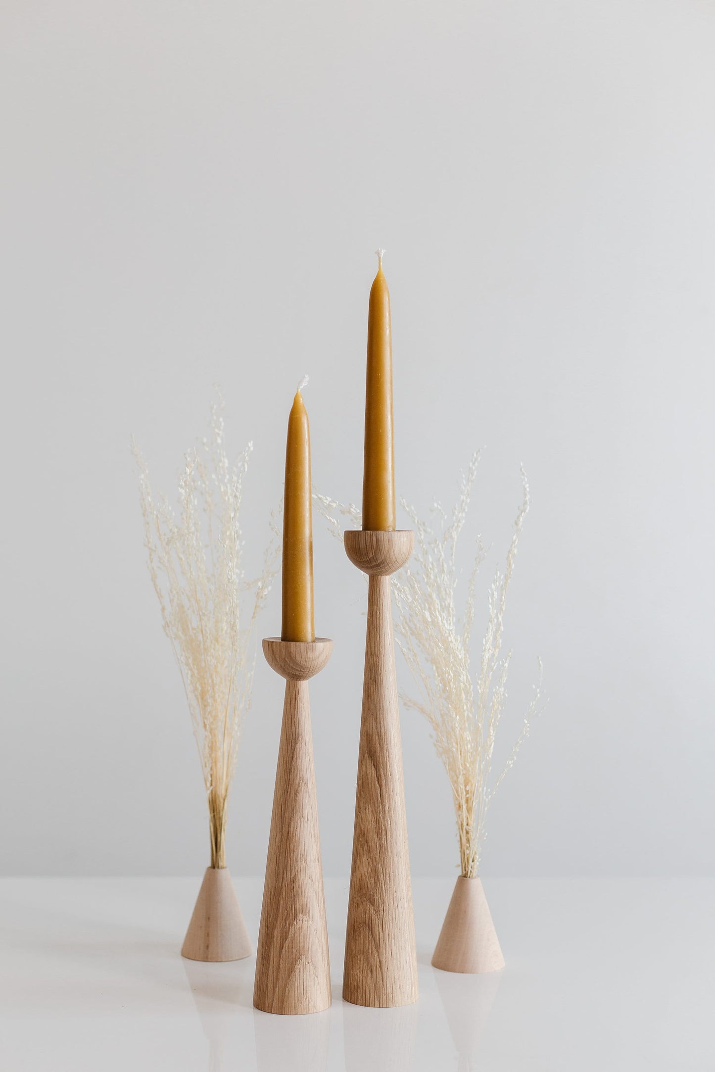 Lot de 2 chandeliers longs tournés à la main en bois – Design élégant en chêne