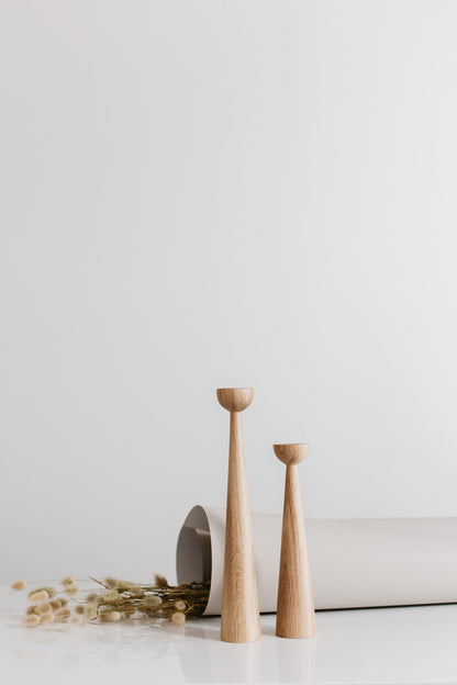 Lot de 2 chandeliers longs tournés à la main en bois – Design élégant en chêne