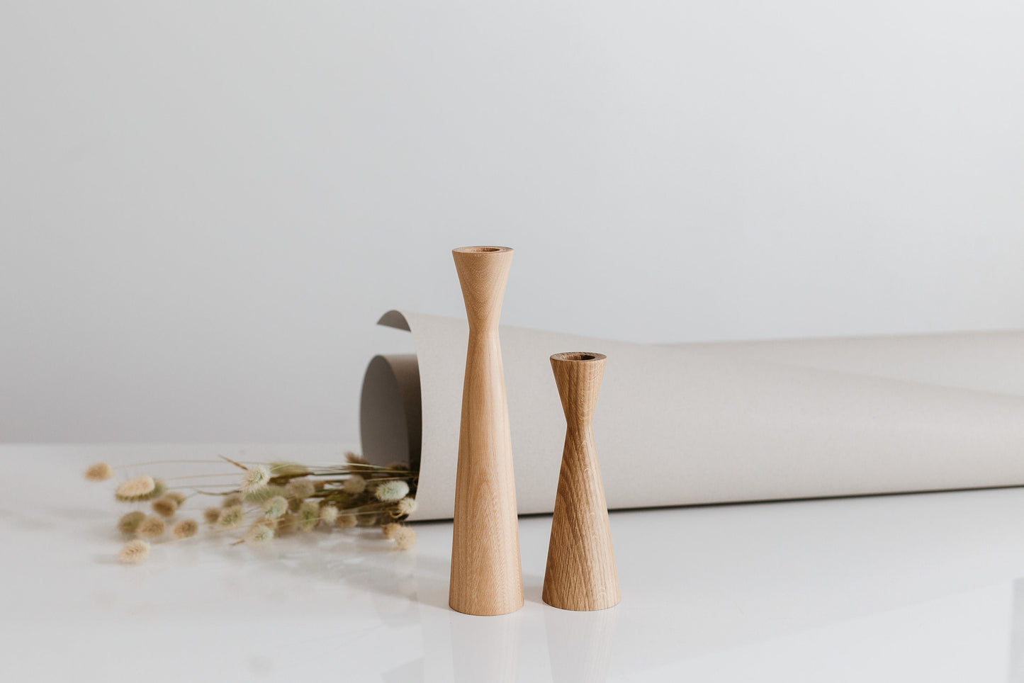 Lot de 2 chandeliers coniques en bois tourné à la main – Design triangulaire, Chêne