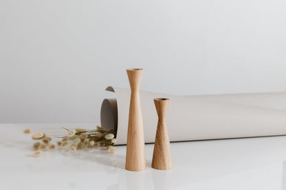 Lot de 2 chandeliers coniques en bois tourné à la main – Design triangulaire, Chêne