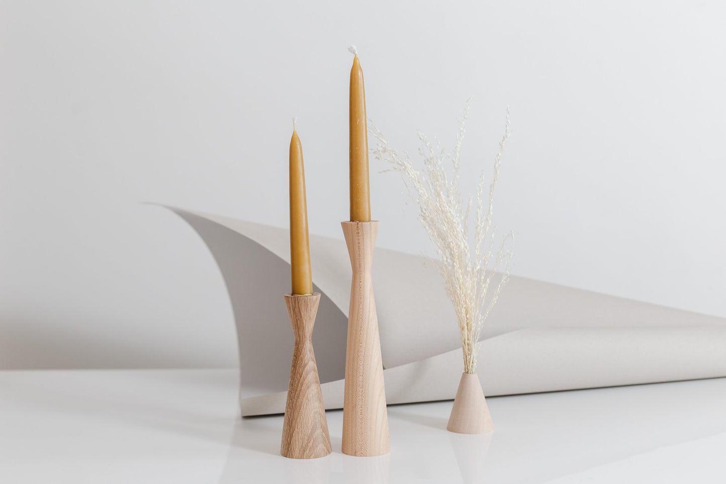 Lot de 2 chandeliers coniques en bois tourné à la main – Design triangulaire, Chêne
