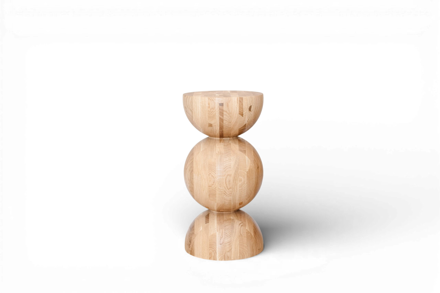 Table de chevet en bois fait main – Bois massif avec détail sphérique élégant H400 mm