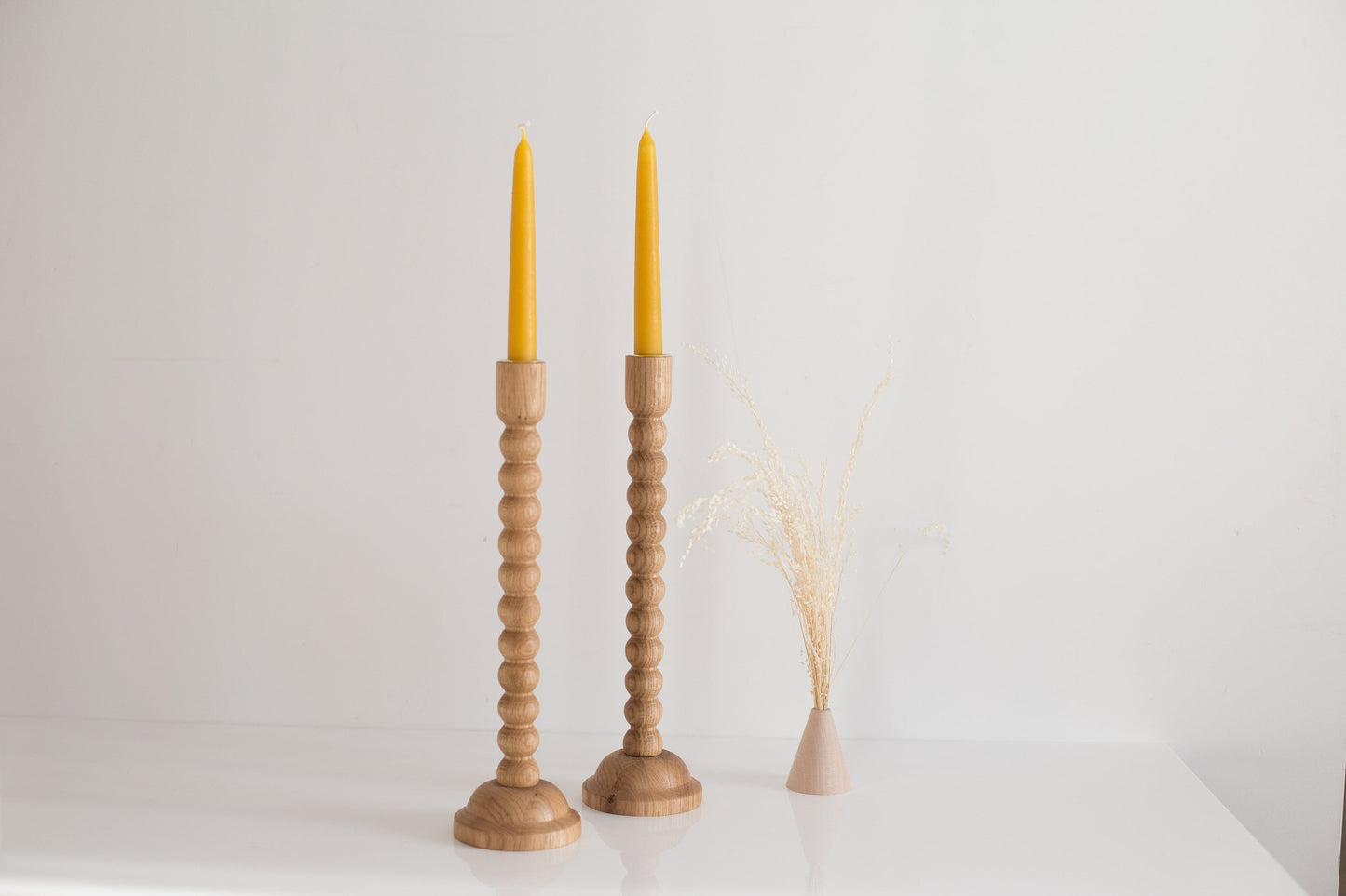 Lot de 2 bougeoirs en chêne tournés à la main – Design bulle